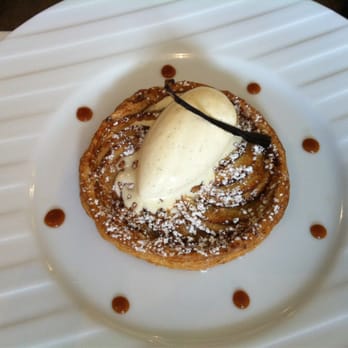 L'Inédit - Tarte fine aux pommes glace vanille - French Near Me - Pringy, 77