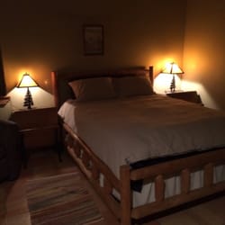 Three Dog Night Guesthouse - Comfortable bed, air conditioning, beautiful lighting and a gorgeous view!