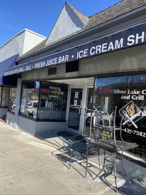 Silver Lake Cafe & Grill by null