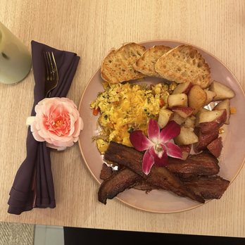 Lola Rosa - Yummy! - Breakfast & Brunch Near Me - San Juan, Puerto Rico Lola Rosa - Yummy! - Breakfast & Brunch Near Me - San Juan, Puerto Rico