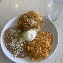 El Rinconsito - Wenatchee - Huevos Rancheros, Refried beans, rice and sour cream