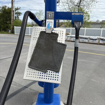 Splash Car Wash - Vacuuming mats - Auto Detailing Near Me - Plattsburgh, New York Splash Car Wash - Vacuuming mats - Auto Detailing Near Me - Plattsburgh, New York