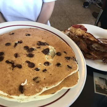 Lindy's Diner - Chocolate chip pancakes - Diners Near Me - Keene, New Hampshire