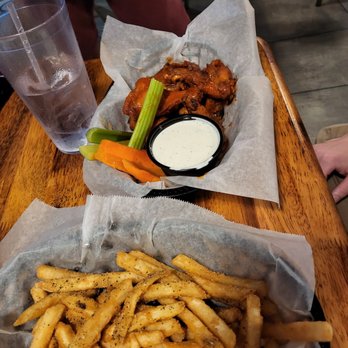 Reunion Restaurant - Buffalo wings and fries with regular seasoning - Arcades Near Me - West Allis, Wisconsin