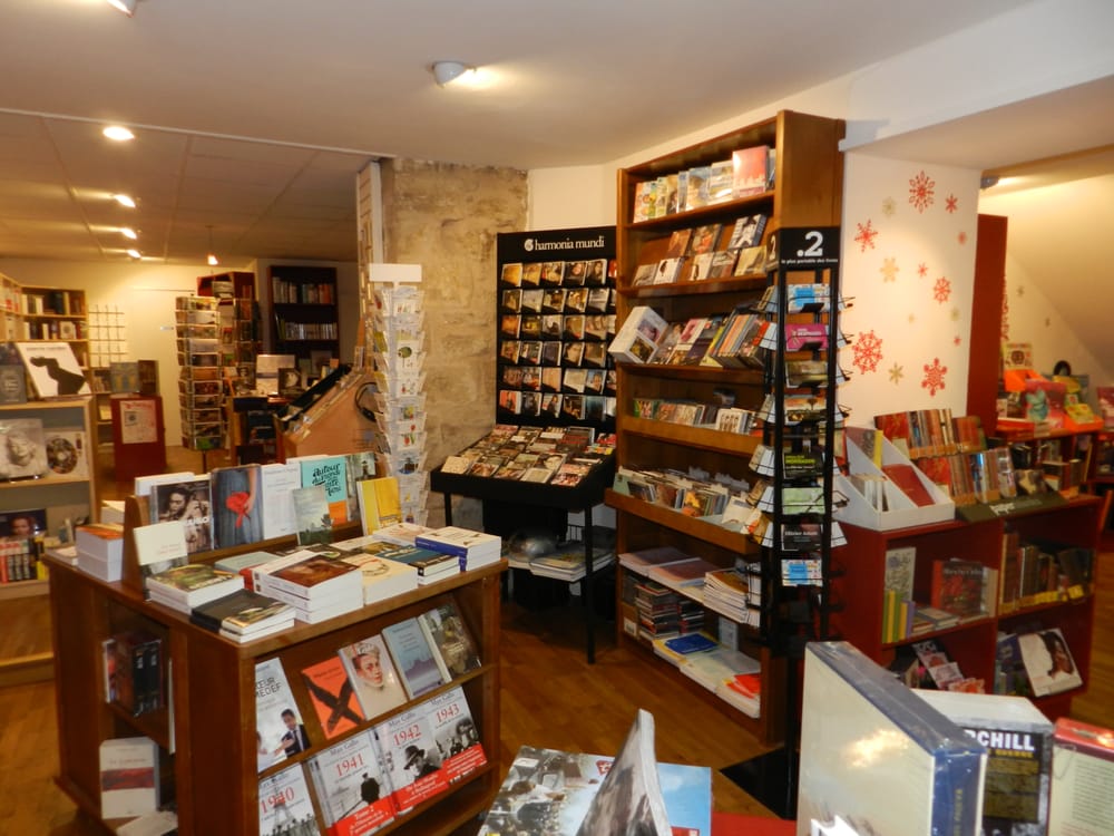 LIBRAIRIE LA PORTÉE DES MOTS - 34/36 ru Kennedy, Salon De Provence