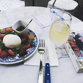 Les Commis - Burrata et pesto fait maison tellement délicieux ! Et un verre de chardonnay - Food Delivery Services Near Me - Paris, 75