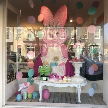 Sugar + Spruce - They seem to really make sure that the shop is decorated accordingly. Very cute! - Cosmetics & Beauty Supply Near Me - Ashland, Virginia Sugar + Spruce - They seem to really make sure that the shop is decorated accordingly. Very cute! - Cosmetics & Beauty Supply Near Me - Ashland, Virginia