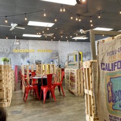 Chickchickporkpork - Bright interior