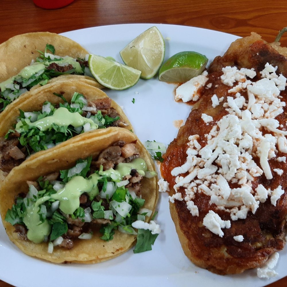 3 mini tacos, 1 barbacoa, 2 buche (pork belly) 1 chile relleno. A+++ 3 mini tacos, 1 barbacoa, 2 buche (pork belly) 1 chile relleno. A+++