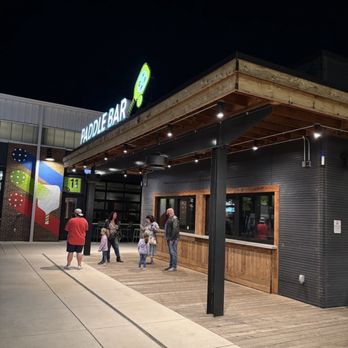 Chicken N Pickle- Grapevine - Bar outdoors near the 12 tabletop ping pong areas - New American Near Me - Grapevine, Texas Chicken N Pickle- Grapevine - Bar outdoors near the 12 tabletop ping pong areas - New American Near Me - Grapevine, Texas