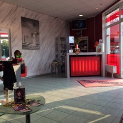 Special Cut - Eingangsbereich und Kasse