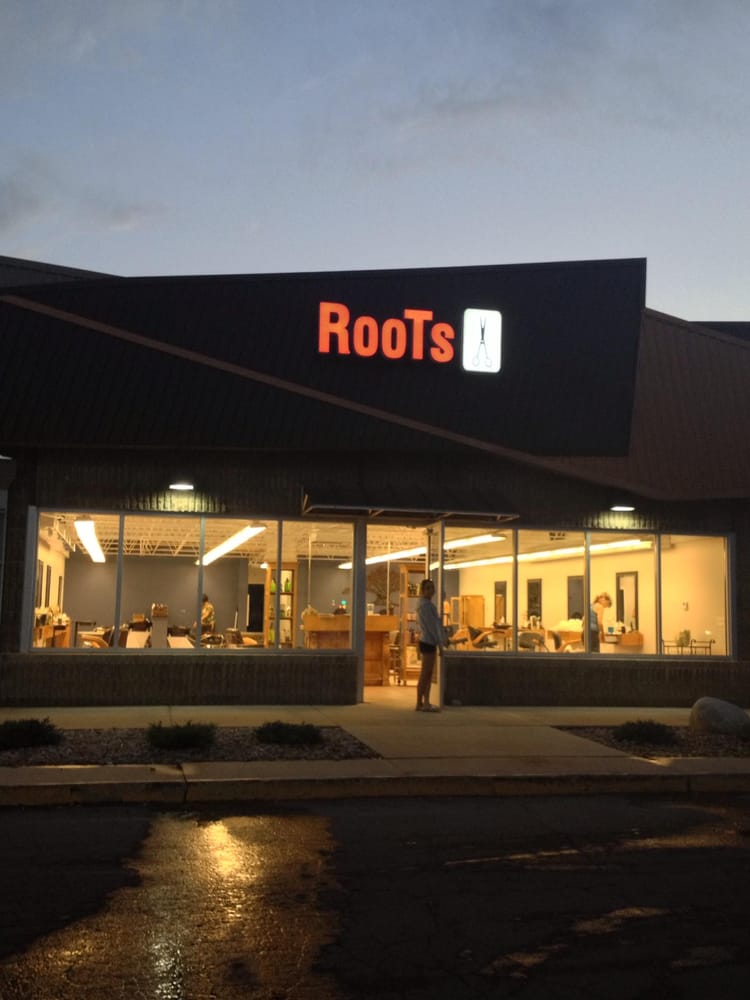 RooTs A HaiR StuDio Logo