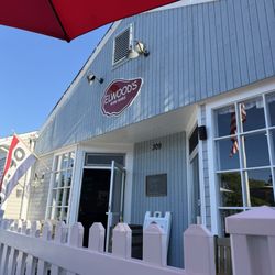 Elwood’s Raw Bars