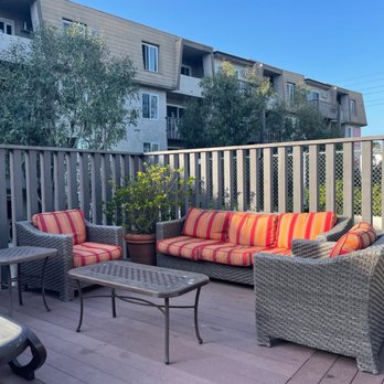Woodcliff Apartment Homes - Lounging area close to the 2nd pool - Apartments Near Me - Los Angeles, California Woodcliff Apartment Homes - Lounging area close to the 2nd pool - Apartments Near Me - Los Angeles, California