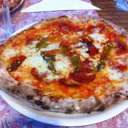 Pizzeria Capraro - Pizza calabrese con peperoni locali (friggiarelli).