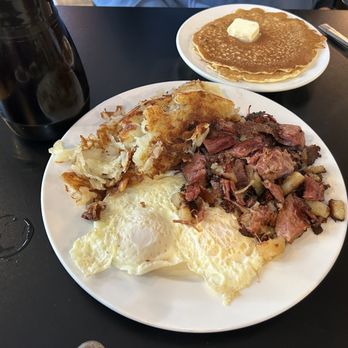 Dash of Salt and Pepper - Corned beef hash - American Near Me - Chicago, Illinois