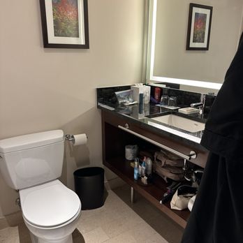 Renaissance Seattle Hotel - Bathroom with tub/shower - Hotels Near Me - Seattle, Washington Renaissance Seattle Hotel - Bathroom with tub/shower - Hotels Near Me - Seattle, Washington