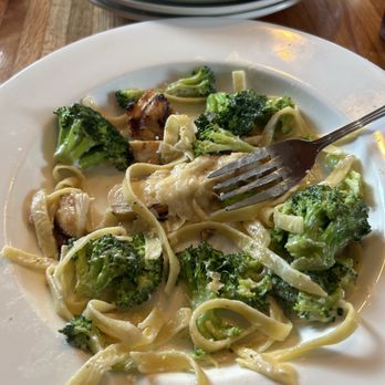 Applebee's Grill + Bar - Classic Broccoli Chicken Alfredo - Sports Bars Near Me - North Port, Florida Applebee's Grill + Bar - Classic Broccoli Chicken Alfredo - Sports Bars Near Me - North Port, Florida