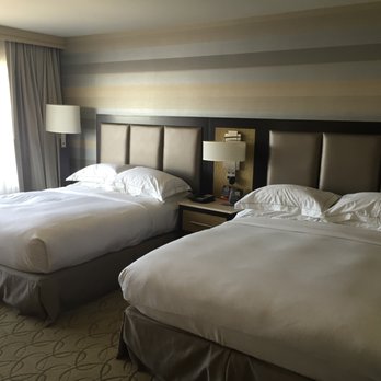 Hilton Toronto - Deluxe double queens - Hotels Near Me - Toronto, Ontario