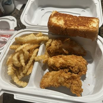 Raising Cane's Chicken Fingers - 3 piece chicken. Rip off - Chicken Shop Near Me - Temecula, California