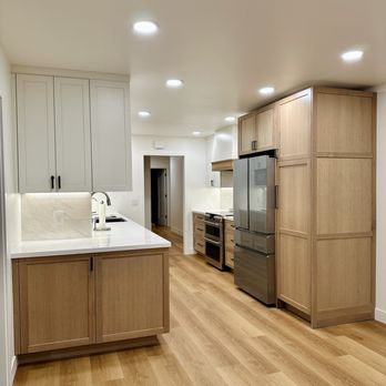 AQ Finish Carpenter - a clean kitchen with wood floors - General Contractors Near Me AQ Finish Carpenter - a clean kitchen with wood floors - General Contractors Near Me