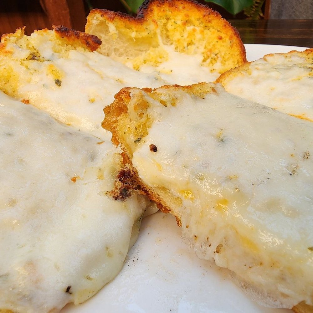 Gino's - Cheesy garlic bread (5 ) - Italian Near Me - Salinas, California Gino's - Cheesy garlic bread (5 ) - Italian Near Me - Salinas, California