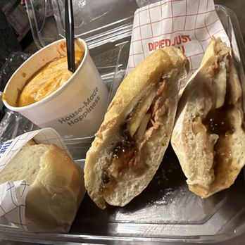 Café Zupas - Wisconsin cauliflower and tomato bisque mix with grilled cheese with pears and fig jam! - Sandwiches Near Me - Columbus, Ohio Café Zupas - Wisconsin cauliflower and tomato bisque mix with grilled cheese with pears and fig jam! - Sandwiches Near Me - Columbus, Ohio