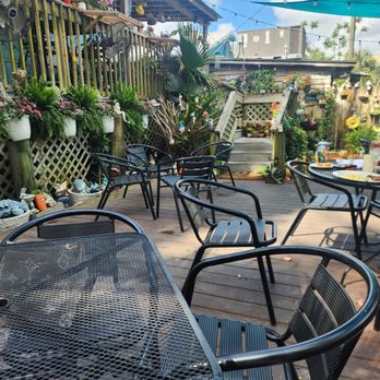 Driftaway Cafe - Outside area in back - American Near Me - Savannah, Georgia Driftaway Cafe - Outside area in back - American Near Me - Savannah, Georgia