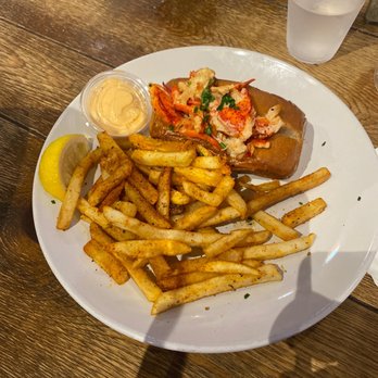 Hook & Anchor - Lobster roll - Seafood Near Me - Costa Mesa, California