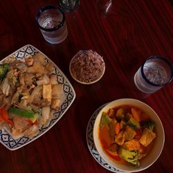 East West Cafe - Pad Kee Mao (Drunken Noodles) and Pumpkin Curry!