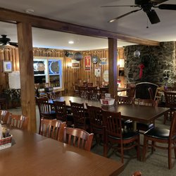 Screamen Eagle Pizza - Inside dining area