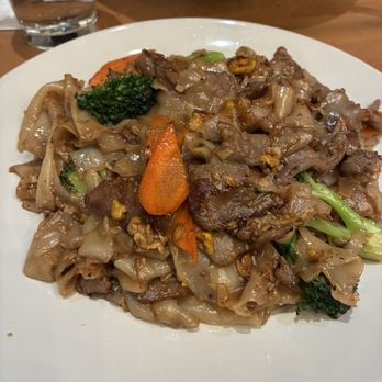 Little Plearn Thai Kitchen - Pad See Ew - Thai Near Me - Berkeley, California Little Plearn Thai Kitchen - Pad See Ew - Thai Near Me - Berkeley, California
