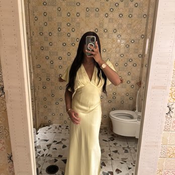 Léonie - Bathroom - Italian Near Me - Dallas, Texas