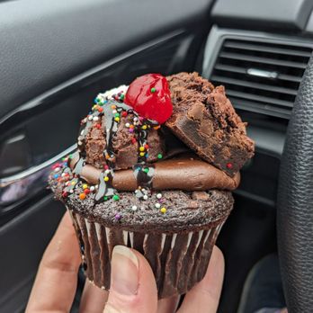 Kara Kakes - Brownie sundae cupcake - Cupcakes Near Me - Franklin Lakes, New Jersey Kara Kakes - Brownie sundae cupcake - Cupcakes Near Me - Franklin Lakes, New Jersey