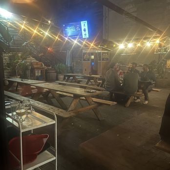 Mad Oak - Bars Near Me - Oakland, California