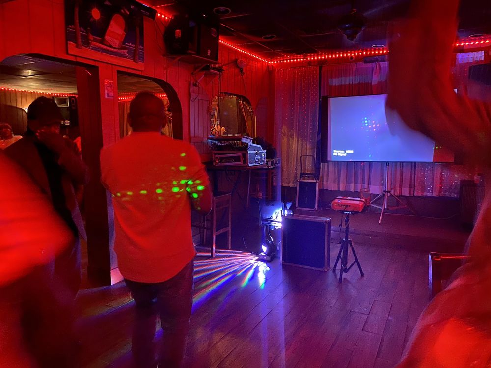 Tropix Lounge Image