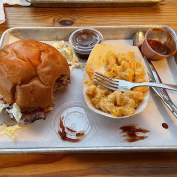 Firehouse Que & Brew - Tri Tip Sandwich with Mac & Cheese - Barbeque Near Me - Fallbrook, California Firehouse Que & Brew - Tri Tip Sandwich with Mac & Cheese - Barbeque Near Me - Fallbrook, California