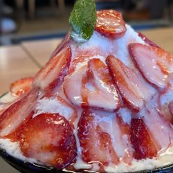 BingSoo House - Strawberry bingsoo
