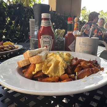 Brunch Snob - Brisket hash - Breakfast & Brunch Near Me - Phoenix, Arizona