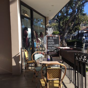 Moulin - Nice intimate patio area (this does not represent their patio's full size) - Cafes Near Me - Laguna Beach, California