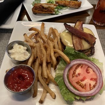 Epic SmokeHouse - The Epic Burger - Steakhouses Near Me - Arlington, Virginia