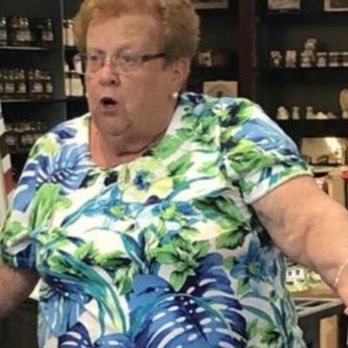 The Garlic Shoppe - Racist angry old lady I experienced - Specialty Food Near Me - Gilroy, California