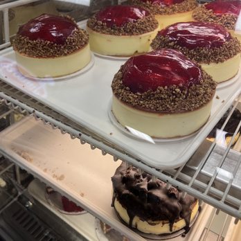 Junior's Cheesecakes - Cupcakes Near Me - Burlington, New Jersey