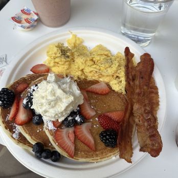 Hideout Cafe - Breakfast & Brunch Near Me - Woodland Hills, California