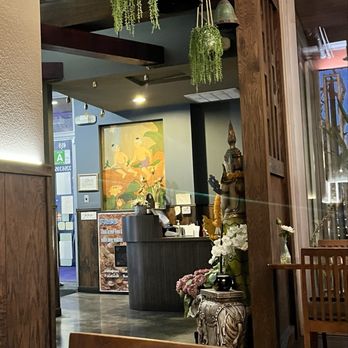 Bua Thai Cuisine - Thai Near Me - Claremont, California