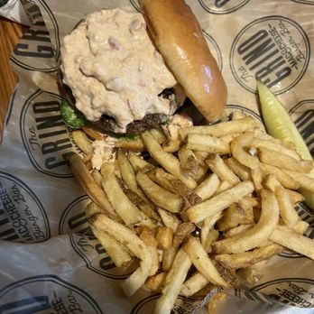The Grind Mac and Cheese Burger Bar - Burgers Near Me - Martin, Tennessee