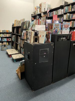 Small World Books by null
