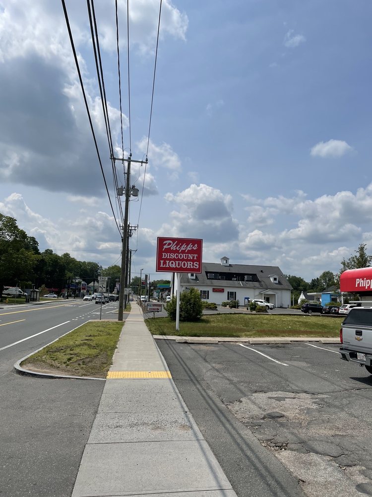 PHIPPS LIQUOR Updated November 2024 1350 Springfield St, Feeding