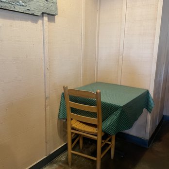 Catfish O'Harlies - Lonely chair - Seafood Near Me - Decatur, Texas