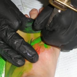 Kan-Dew Tattoo & Body Piercing Studio - Work it